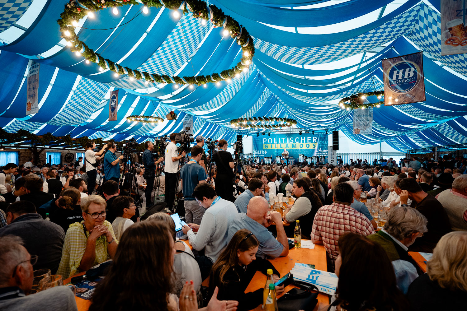 Politischer Gillamoos mit Markus Söder und Boris Rhein