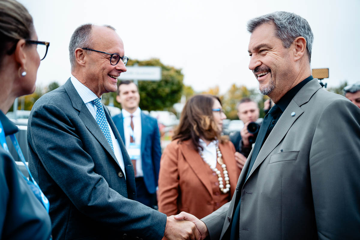 Markus Söder und Friedrich Merz auf dem CSU Parteitag in Augsburg