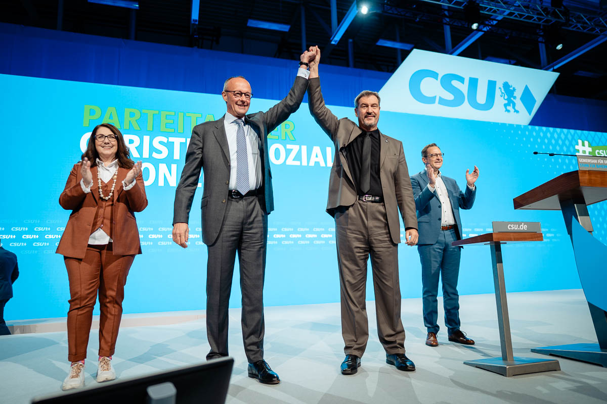 Markus Söder und Friedrich Merz auf dem CSU Parteitag in Augsburg